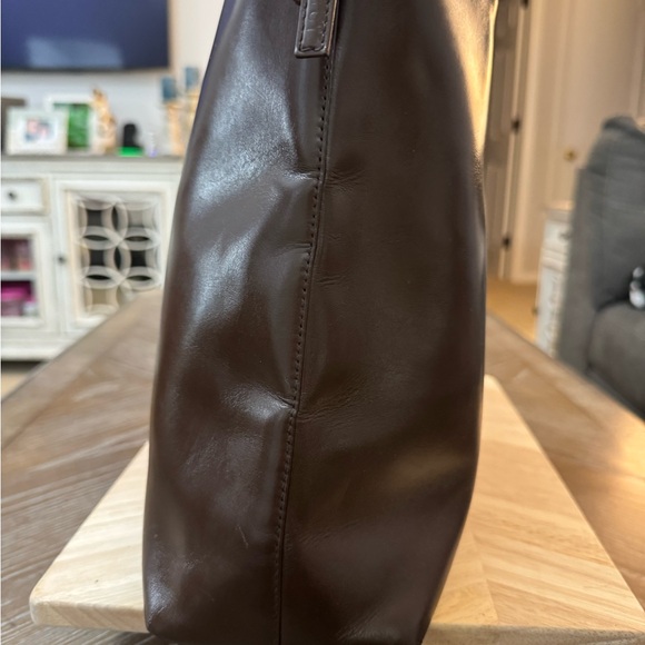 Gucci Customized Brown Leather Tote Bag With Hand Painted Designer Bee Motif - Picture 5 of 13